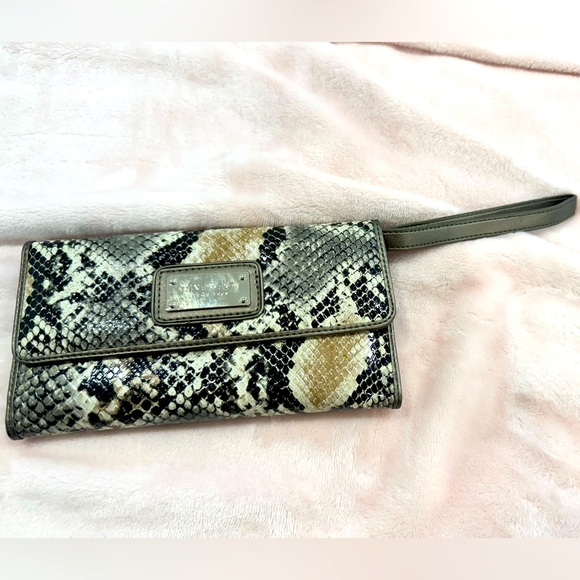 Nine West wallet wristlet - Picture 2 of 5